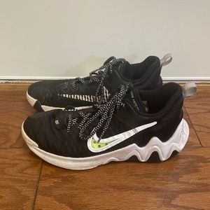 Boy’s Giannis Immortality basketball shoes